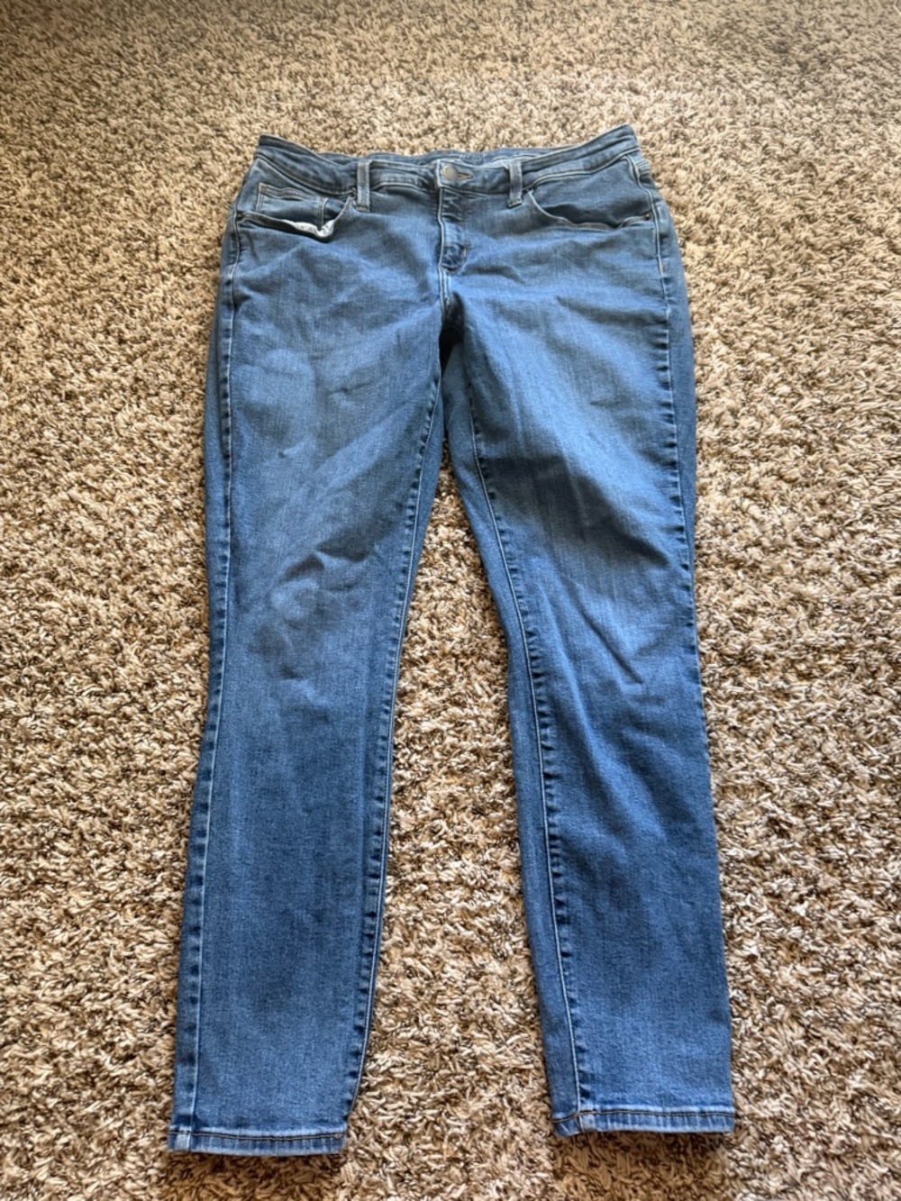 Universal Thread Women's Skinny Jeans in Classic Blue